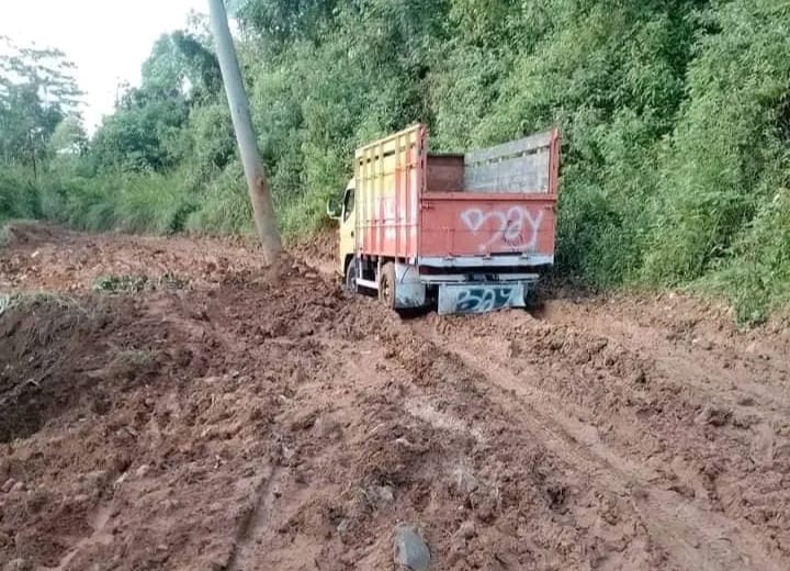 Tiga Ibu Hamil di Cianjur Melahirkan di Tengah Jalan Rusak, Pemkab Kemana?