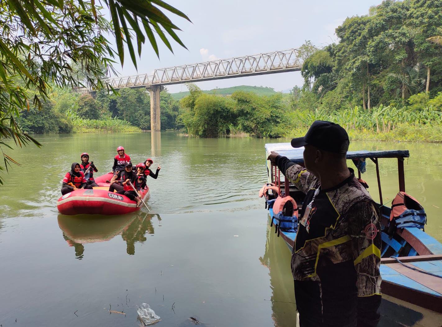 Pria Hilang Usai Pamit ke Warung, Motor dan Jaket Ditemukan di Jembatan Citarum