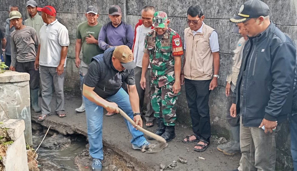 Terapkan Anggaran DD 2024, Pemdes Cimacan Bangun Saluran Sanitasi di Kampung Dawuan