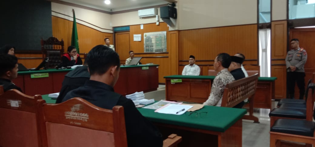 Kasus pencoblosan surat suara oleh oknum kepala Desa di Kecamatan Cikalongkulon, Kabupaten Cianjur masuk ke sidang kedua di Pengadilan Negeri (PN) Cianjur