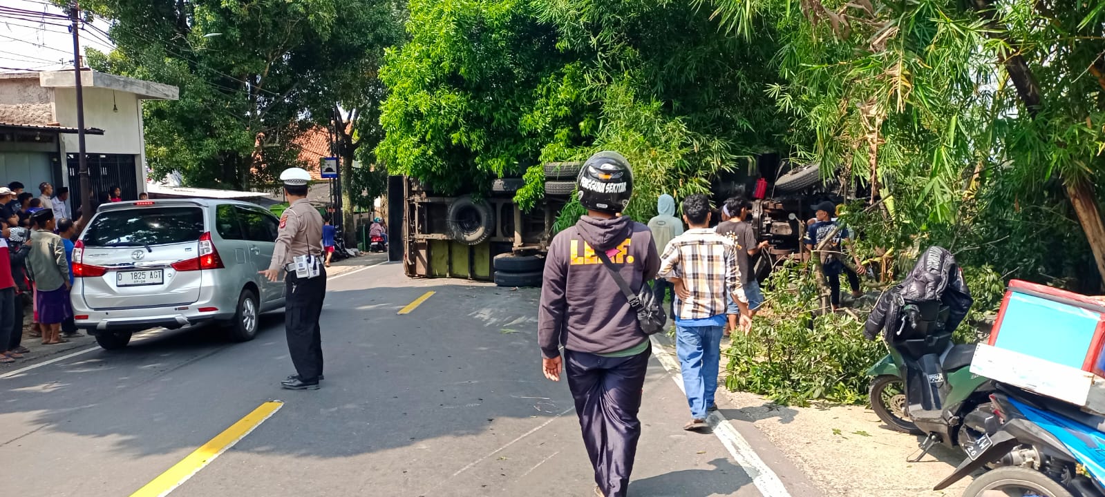 Kecelakaan Truk Diduga Rem Blong Terjadi di Cianjur, Penyebab dan Korban Masih Didata