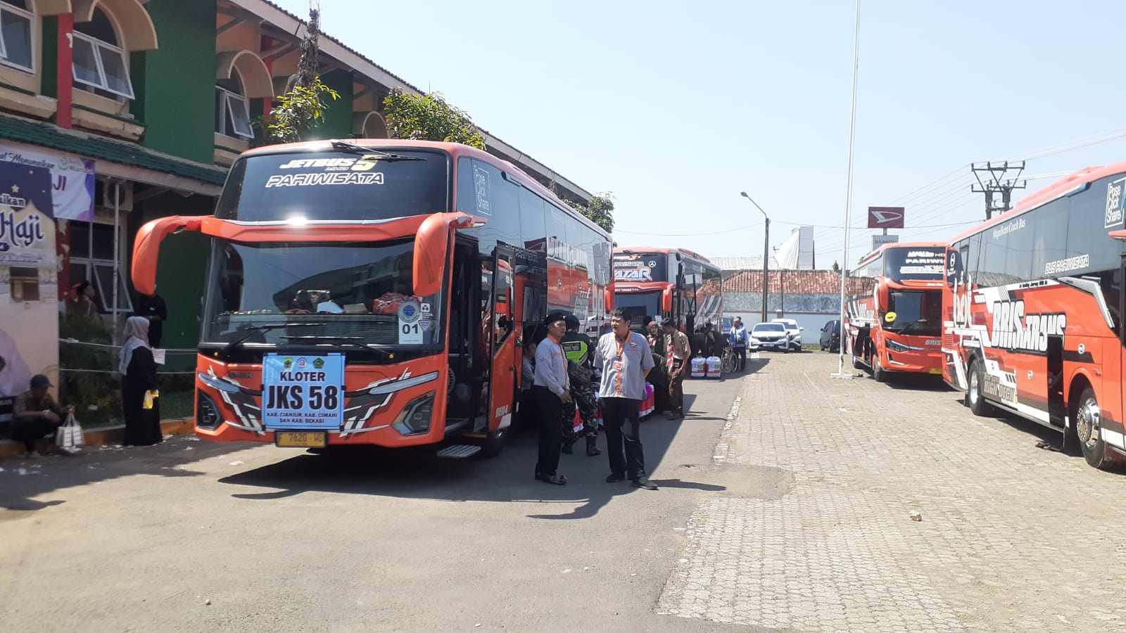 110 Calon Haji Asal Cianjur Berangkat Menuju Tanah Suci di Kloter Terakhir JKS 58