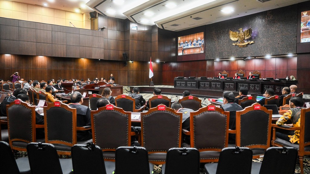 MK telah mengabulkan sebagian dari gugatan yang diajukan oleh Hendry Juanda, calon legislatif (caleg) Gerindra untuk DPRD Kabupaten Cianjur dari daerah pemilihan Cianjur 3.