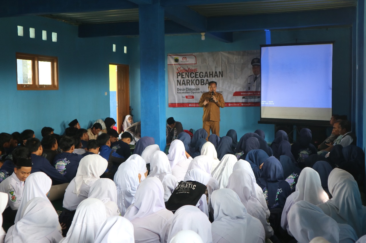 Pemerintah Desa Cimacan, Kecamatan Cipanas, Kabupaten Cianjur, menggelar sosialisasi bertajuk "Pencegahan Penyalahgunaan Narkoba" pada Senin, (27/5/2024).