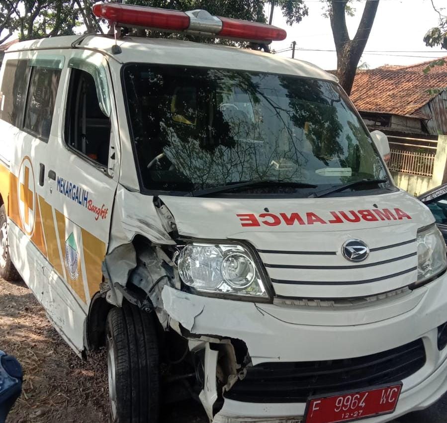 Kecelakaan di Cianjur, Mobil Ambulans Tabrak Pengendara Motor Saat Hendak Menyalip Kendaraan