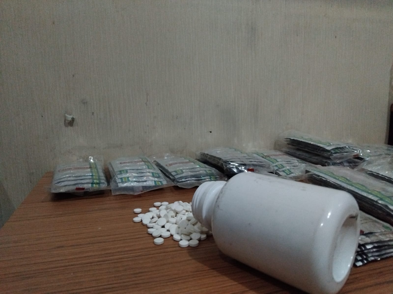 Kios Disegel, Empat Pengedar Berkeliling Jual Obat-Obatan Terlarang di Cianjur, Akhirnya Ditangkap Polisi