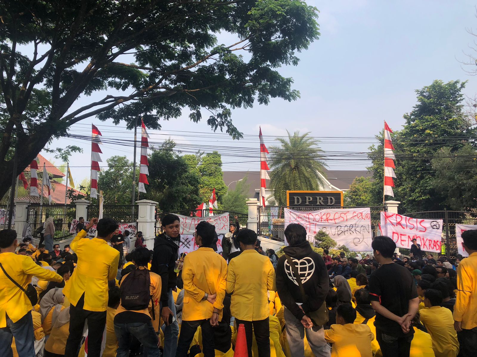 Baru Dilantik, DPRD Cianjur Sudah Didemo, Tapi Belum Ada Anggota yang Keluar Menemui Massa Aksi