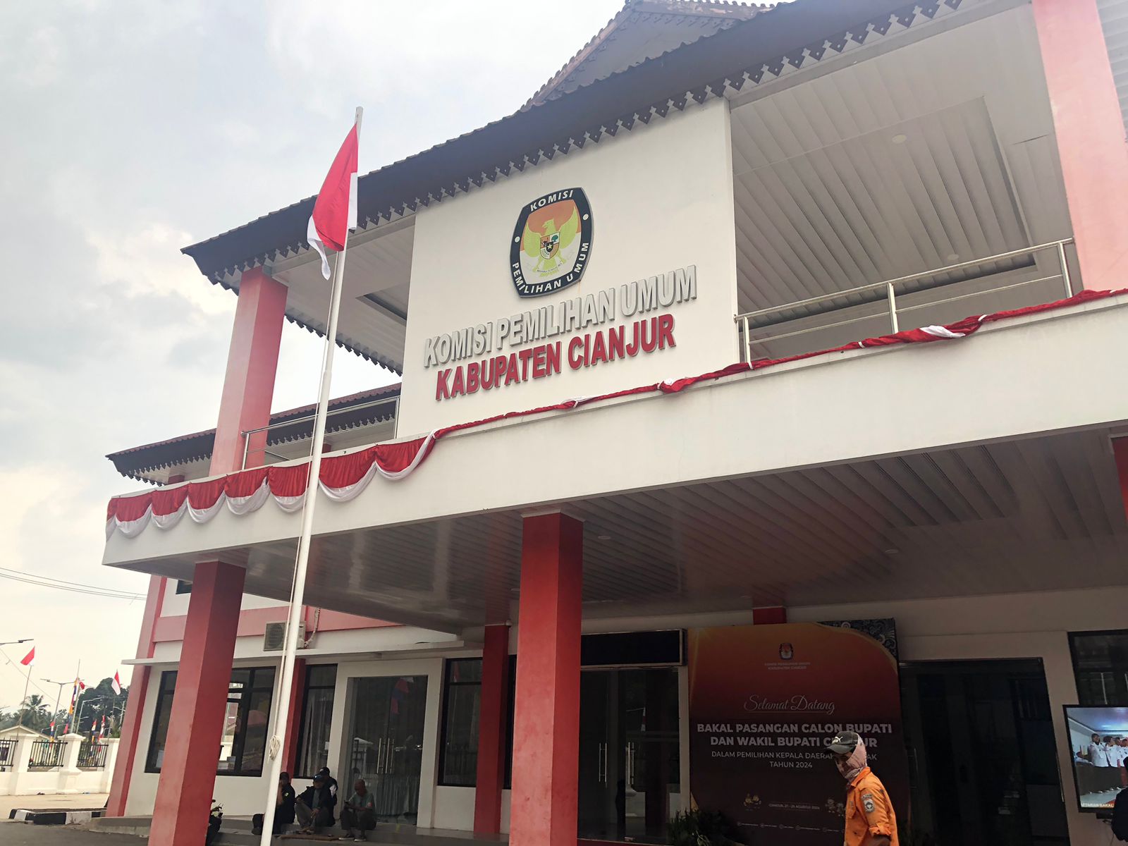 Hari Ini, Pasangan Deden-Efa dan Wahyu-Ramzi Daftar Pilkada 2024 di KPU Cianjur