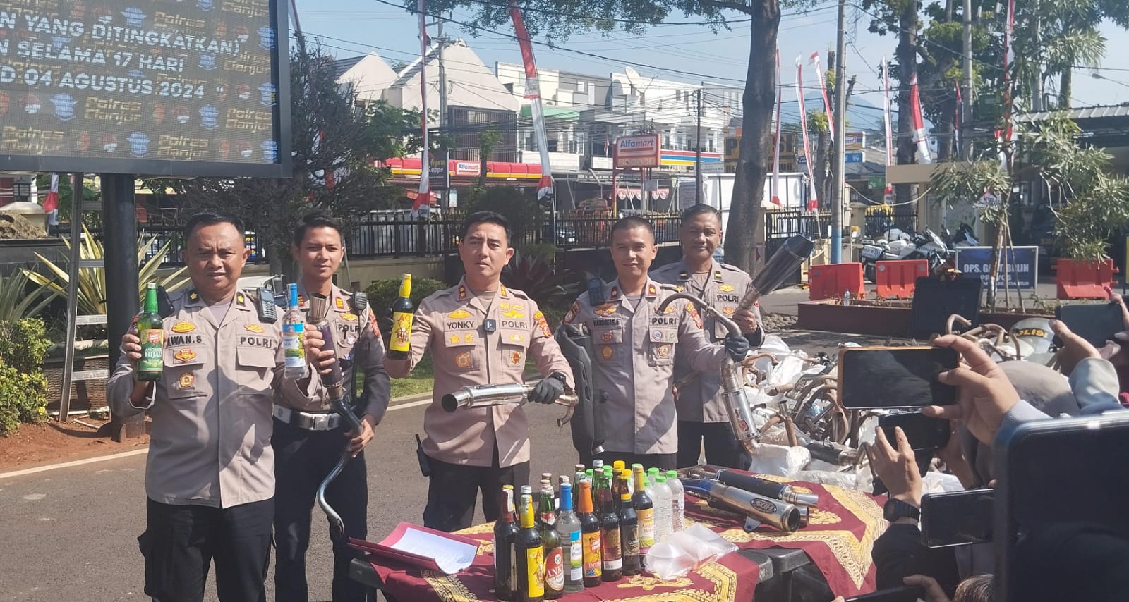 Polres Cianjur Amankan Ribuan Kenalpot, Botol Miras dan Terduga Pelaku Premanisme