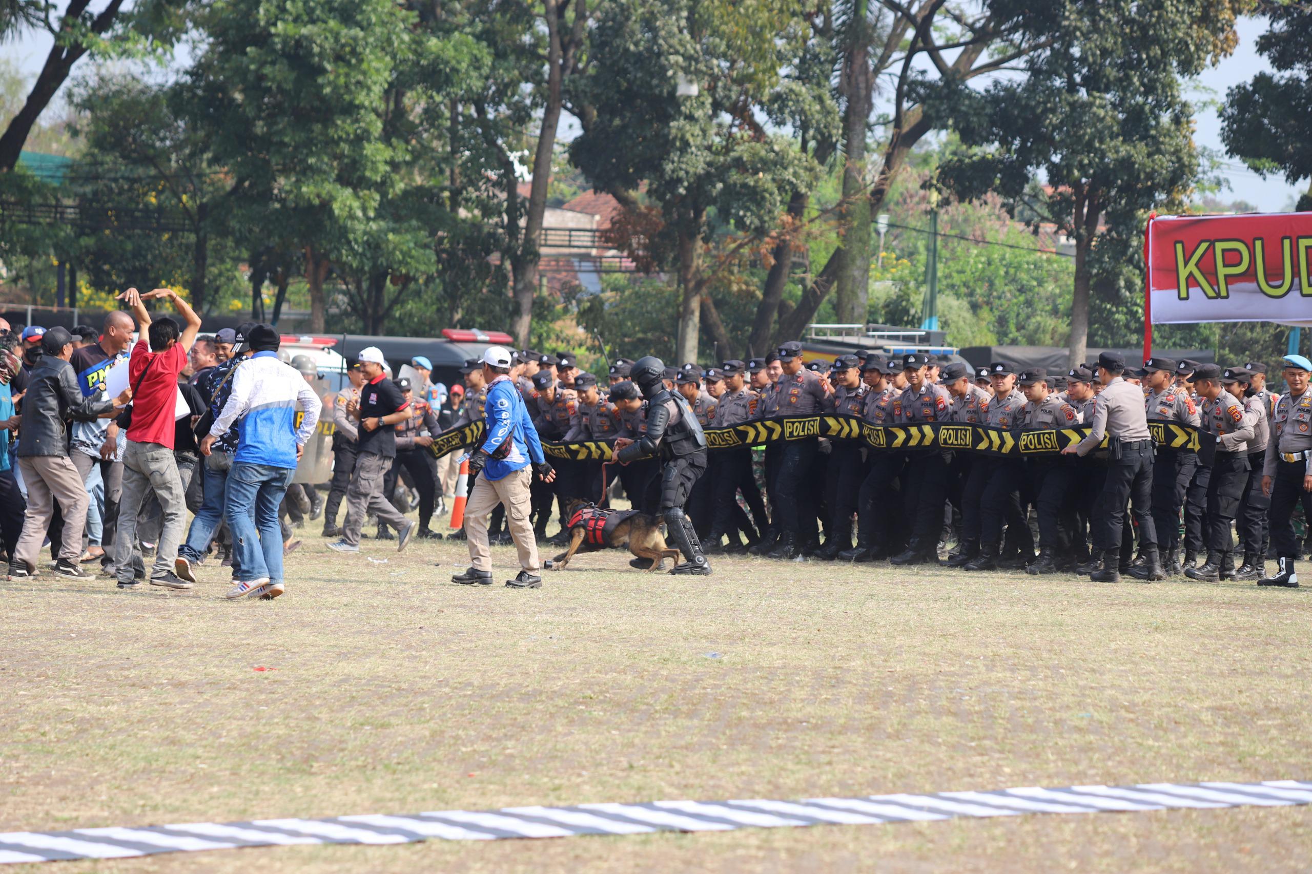 Polres Cianjur Gelar Simulasi Pengamanan Pilkada 2024 untuk Antisipasi Kerawanan