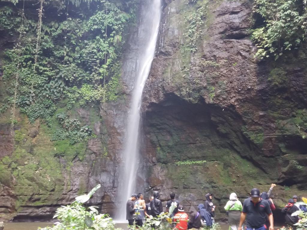 Serunya Trekking ke Curug Lalay, Wisata di Perbatasan Bogor dan Karawang yang Indah dan Adem