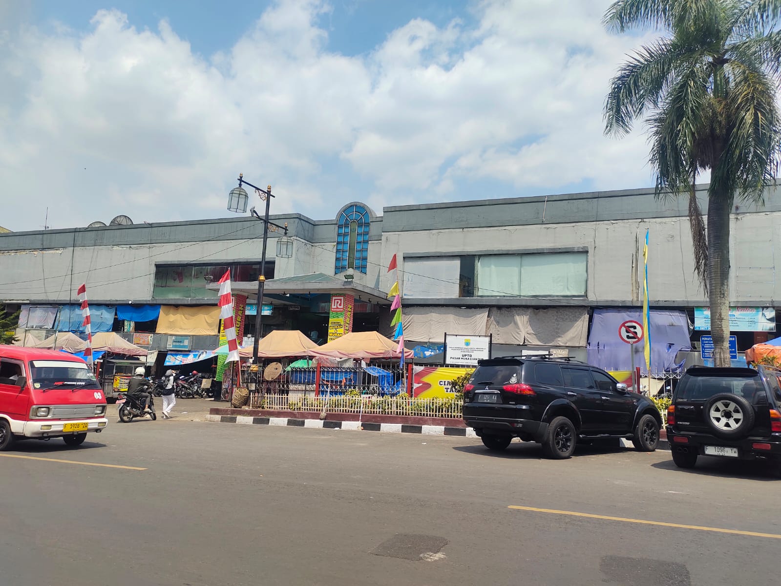 Pedagang Pasar Muka Ramayana Cianjur Terancam Gulung Tikar Akibat Sepi Pembeli