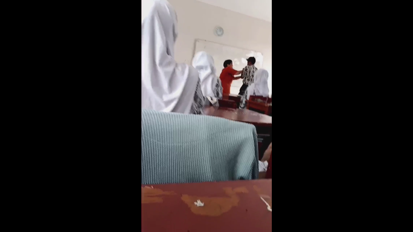 Viral! Guru Matematika Killer Lakukan Kekerasan Pada Siswa, Kepala SMA Negeri 2 Cianjur Beri Penjelasan