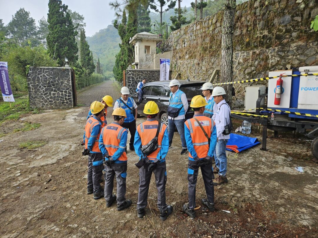 PLN UP3 Cianjur Siaga Kelistrikan Pada Peresmian dan Penyalaan Pertama Bantuan Pasang Baru Listrik