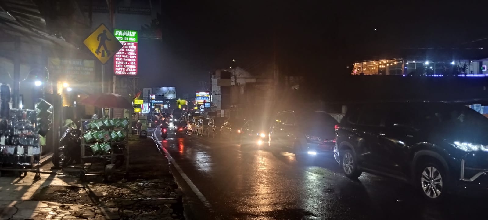 Wisatawan Meninggal di Tengah Kemacetan Jalur Puncak, Terjebak 9 Jam Sampai Serangan Jantung