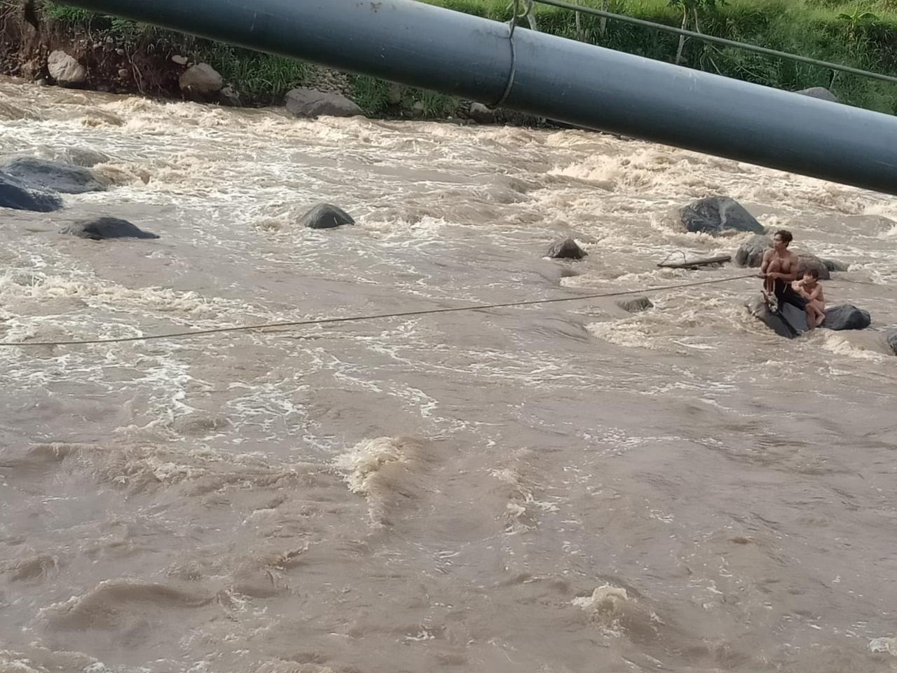 Seorang Anak Terjebak di Sungai Cikundul Saat Berenang, Tak Sempat Naik Saat Hujan