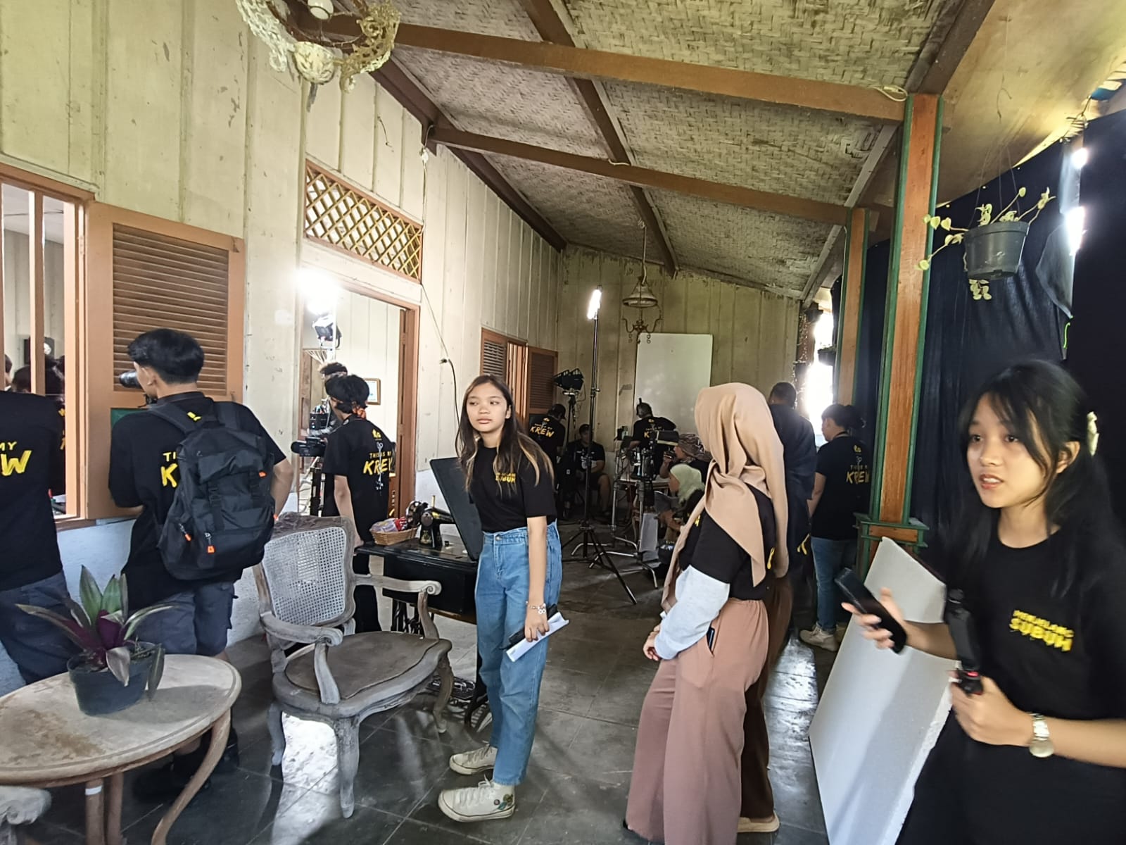 Perkuat Keahlian Siswa PKL, Puluhan Murid SMK AKP Bantu Pembuatan Film ke Empat KG Pictures di Cianjur