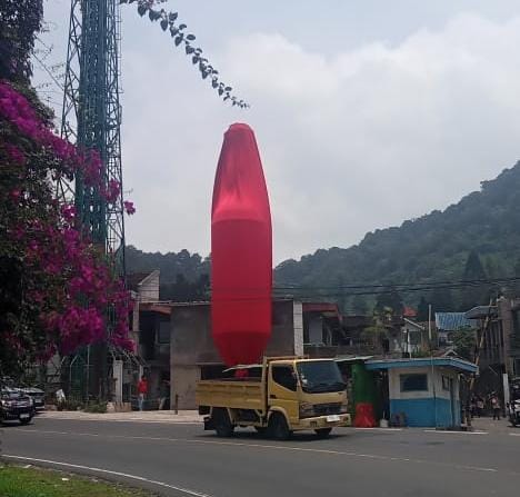 Lebih Besar, Ini Alasan Ikon Tugu Botol Kecap di Puncak Dibangun Kembali