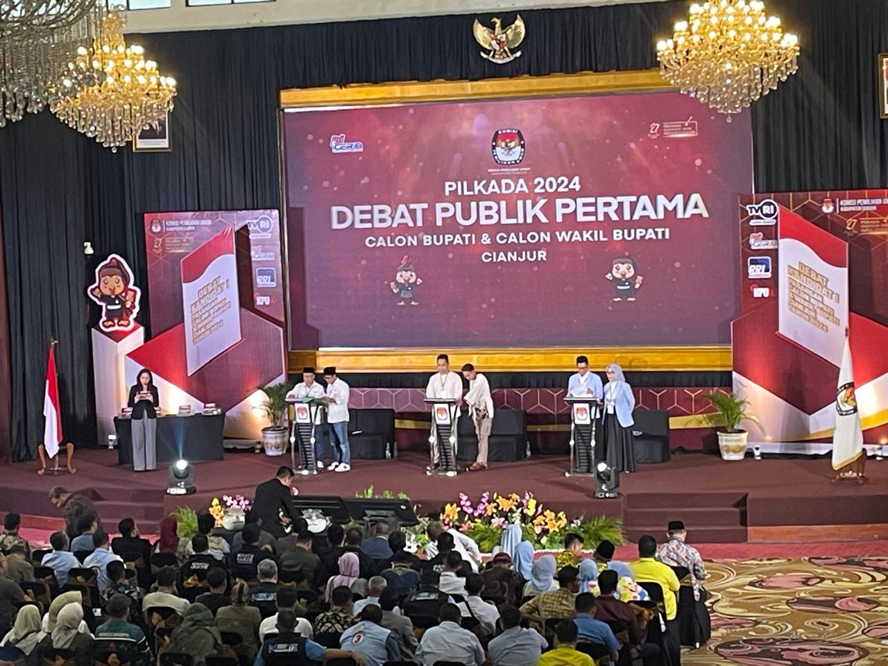 Mikrofon Mati Sampai Gangguan Jaringan, Debat Perdana Pilkada Cianjur 2024 Dikeluhkan Warga