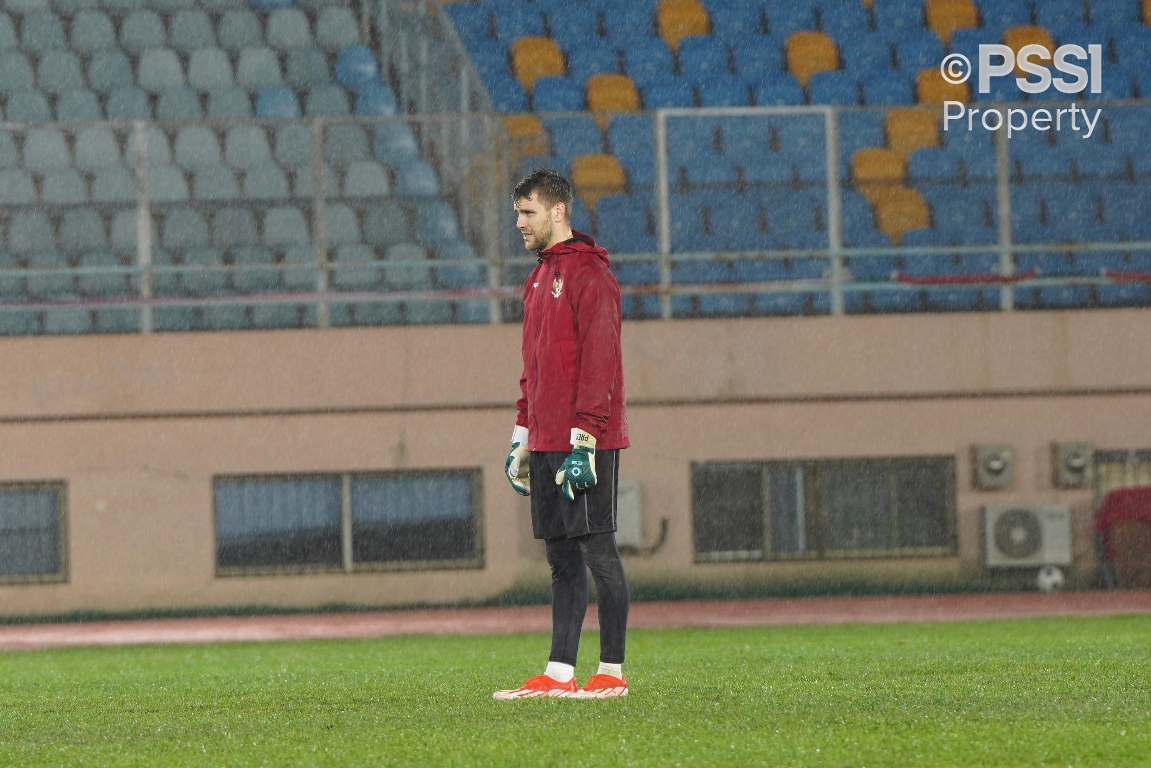 Nyanyi Kopi Dangdut, Maarten Paes Curi Perhatian Sebelum Latihan Timnas Indonesia Jelang Pertandingan Melawan Timnas China