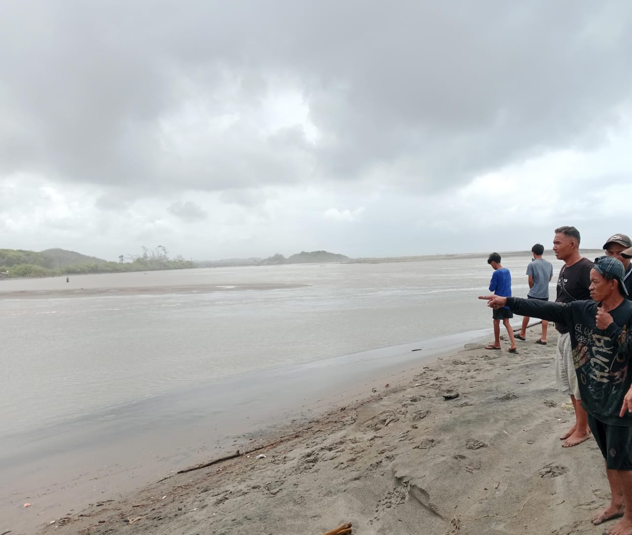 Pria Terbawa Arus di Muara Cisokan Agrabinta saat Menjala Ikan