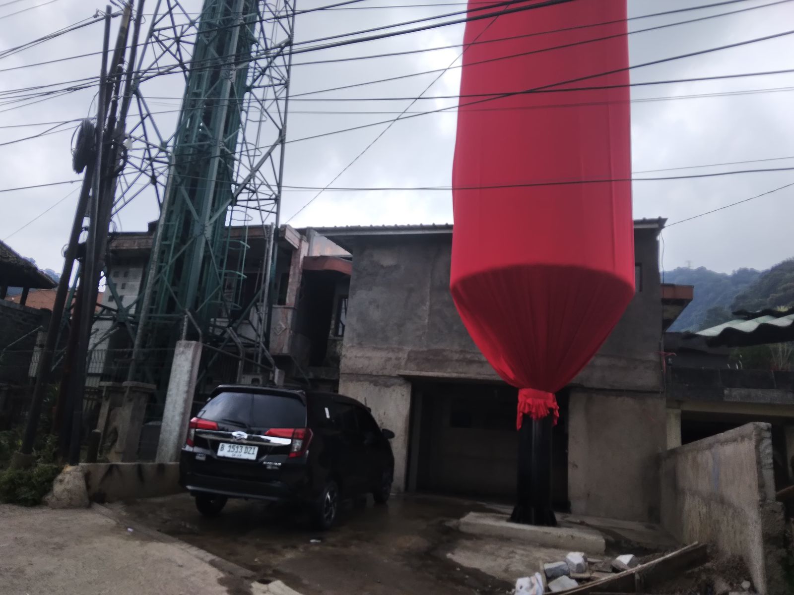 Tugu Botol Kecap Kembali Hadir di Puncak Cianjur dengan Ukuran Lebih Besar