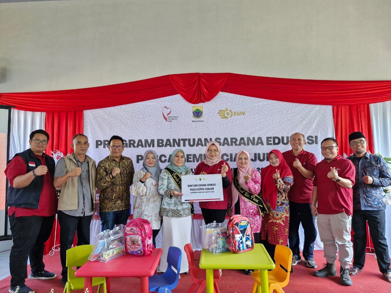 Peduli Pendidikan Pascagempa Cianjur, SVC Kolaborasi Bareng Senyum Untuk Negeri Serahkan Sarana Edukasi di Desa Ciputri