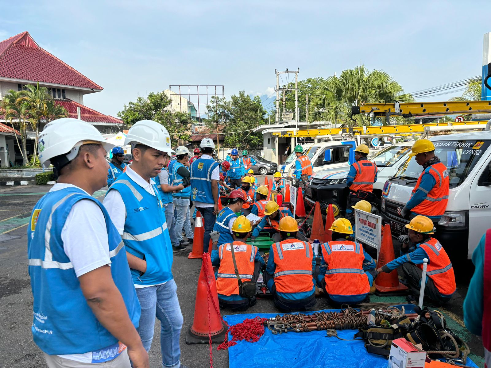 Apel melibatkan 318 personel, terdiri dari 24 pegawai PLN dan 292 petugas Yantek