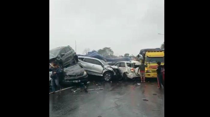 Kecelakaan Parah Beruntun di Tol Purbaleunyi, Mobil Sampai Bertumpuk