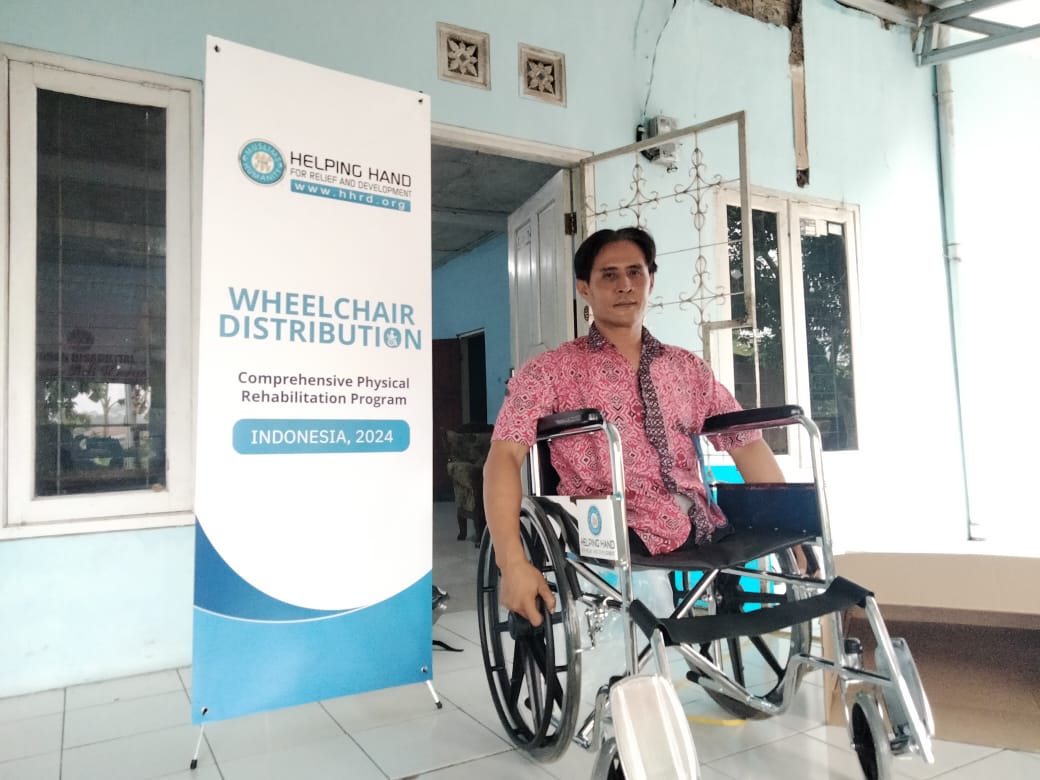 Demi Disabilitas, HWDI Cianjur dan Human Initiative Mendapatkan Bantuan Kursi Roda dari Helping Hand