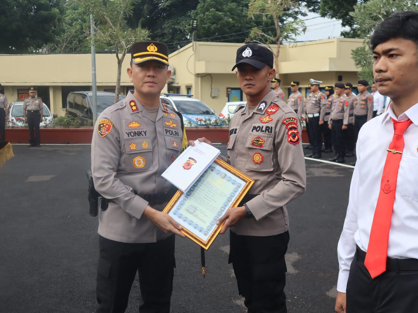 Polres Cianjur Gelar Upacara Korps Raport Kenaikan Pangkat dan Pemberian Penghargaan