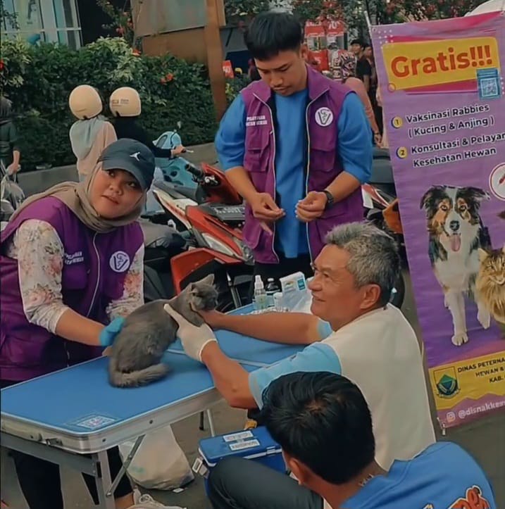 DPKHP Cianjur rutin gelar layanan kesehatan hewan di CFD setiap Minggu. Warga dapat berkonsultasi dengan dokter hewan dan memeriksa kesehatan peliharaan mereka.