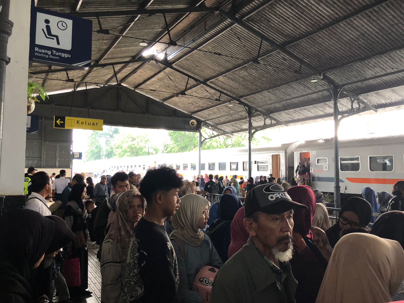 Kisah di Balik Kepadatan Penumpang Kereta Api Cianjur-Sukabumi Saat Nataru, Jadi Nostalgia Masa Kecil Dulu