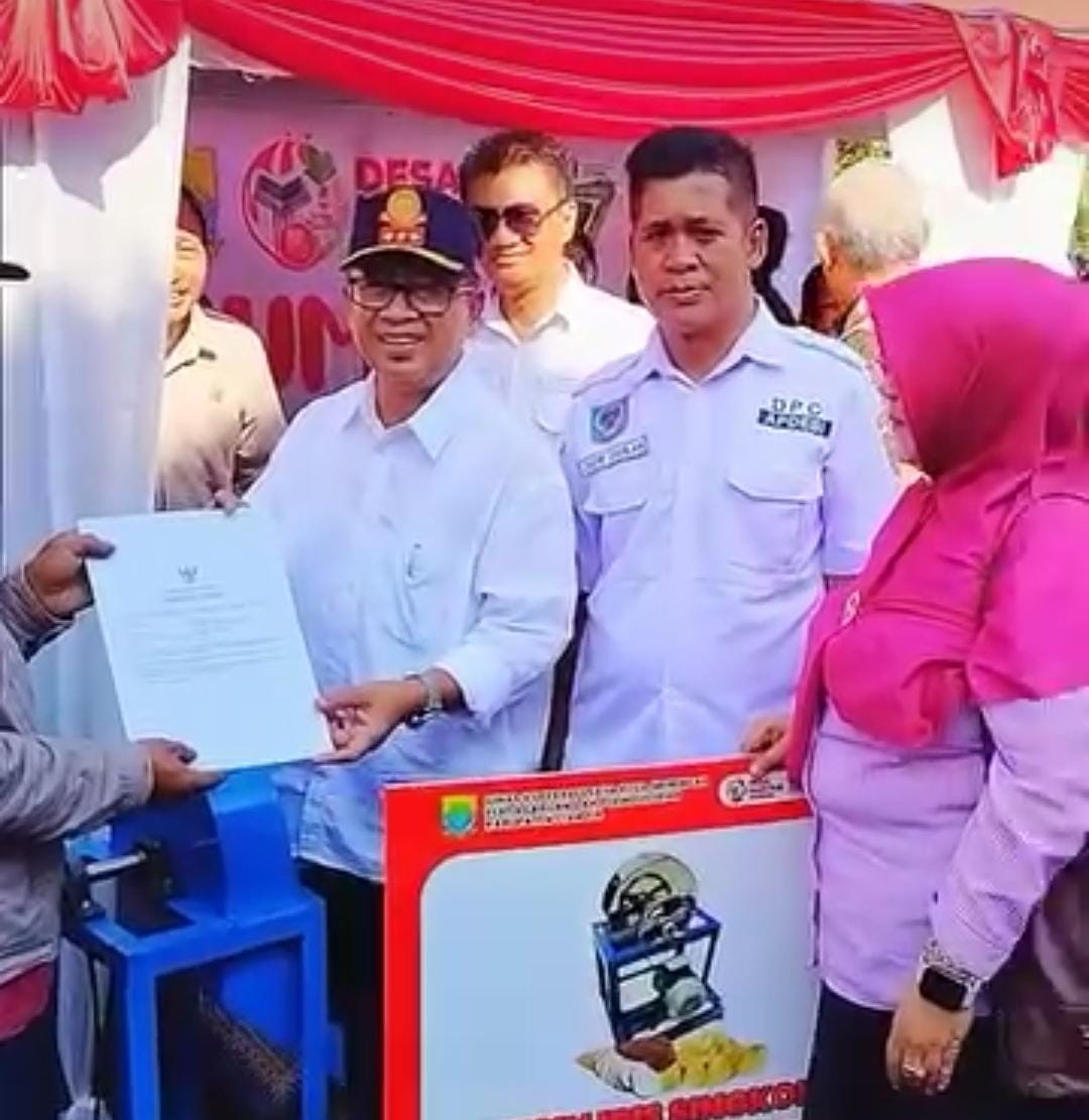 Program Desa MANJUR di Kecamatan Campakamulya mendapat apresiasi dari Bupati Cianjur. Program ini diharapkan membawa perubahan positif dan memperkuat semangat gotong royong masyarakat.