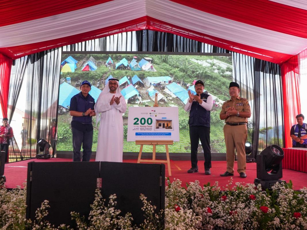 200 korban gempa Cianjur menerima rumah tahan gempa dengan berbagai fasilitas. Program ini juga disertai pemberdayaan sosial dan ekonomi bagi warga.