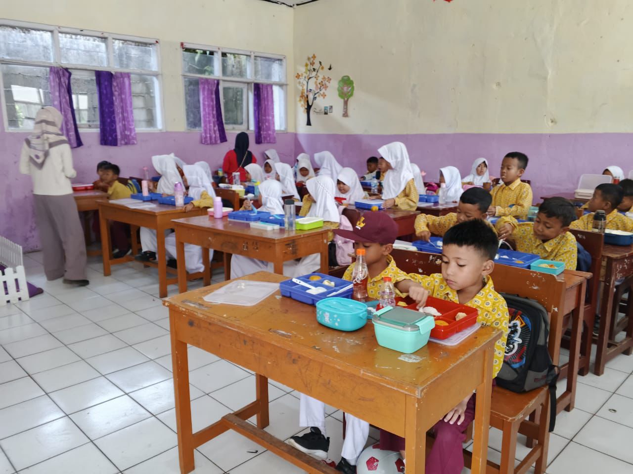 Lima Sekolah di Cianjur Mulai Jalankan Program Makanan Bergizi Gratis (MBG)