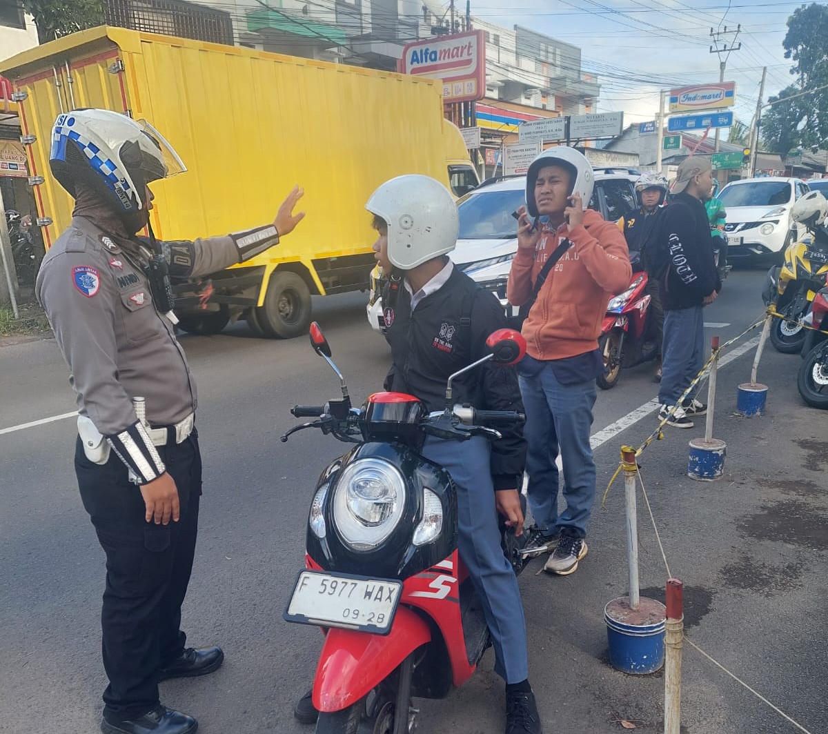 SMKN 1 Cilaku Akui Pelajar Bawa Sajam Terjaring Operasi Polisi Adalah Siswanya, Bupati Cianjur: Kita Atensi Soal Kenalan Remaja