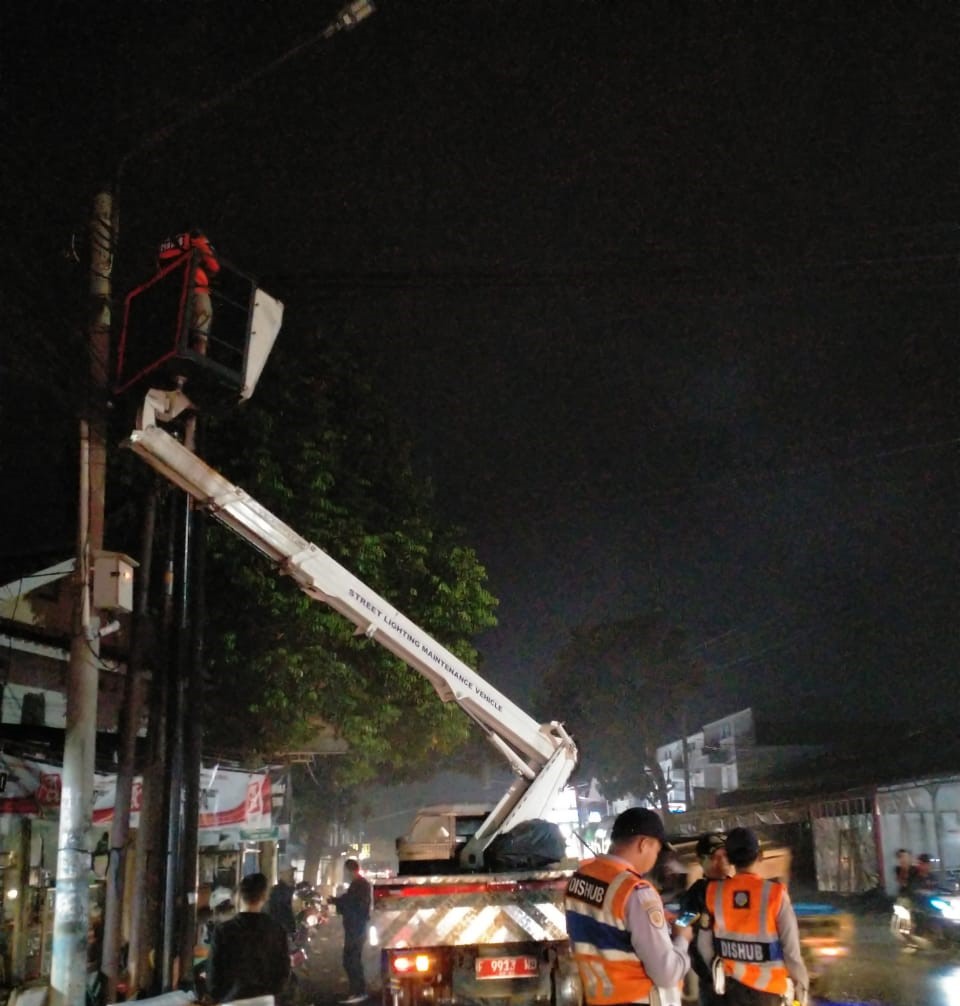 PJU Mati di Sejumlah Ruas Jalan Cianjur, Dishub: Karena Hujan Deras dan Adanya Pencurian Kabel MCB