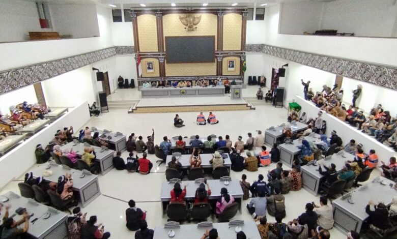 Geruduk Gedung Dewan, Ratusan Tenaga Honorer di Cianjur Tolak Aturan PPPK Paru Waktu