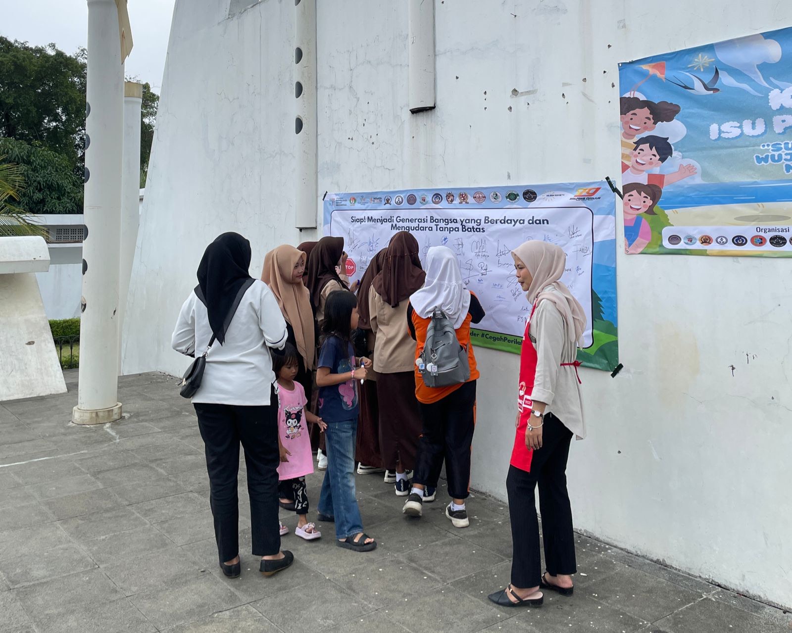 Kampanye Power To Youth di Cianjur menyatukan pemuda melalui kegiatan kreatif dan kolaborasi untuk masa depan yang lebih baik.