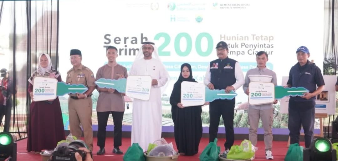 Pemkab Cianjur menyerahkan 200 hunian tetap untuk warga terdampak gempa Cianjur 2022 di Kecamatan Cugenang