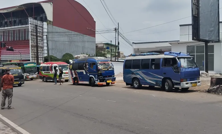 Banyak penumpang Elf di Cianjur lebih memilih travel gelap karena kenyamanan dan efisiensi