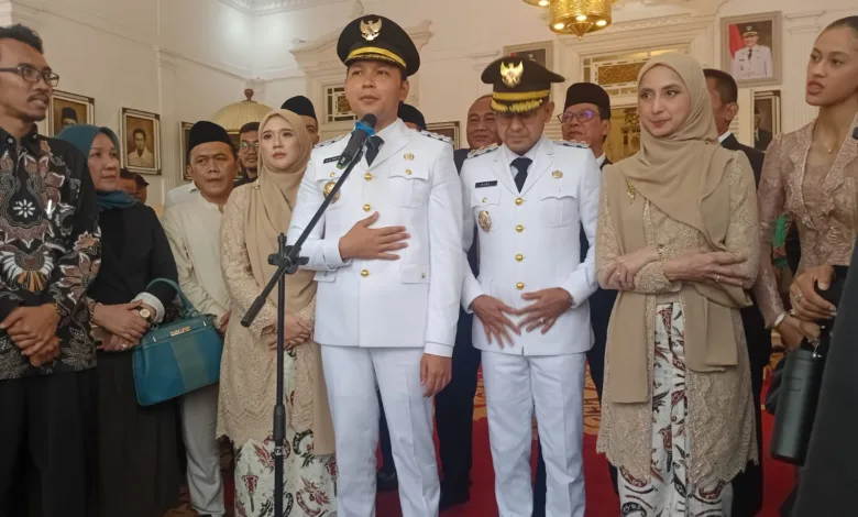 Bupati dan Wakil Bupati Cianjur, Wahyu-Ramzi, disambut meriah usai pelantikan bersejarah oleh Presiden di Istana Negara.