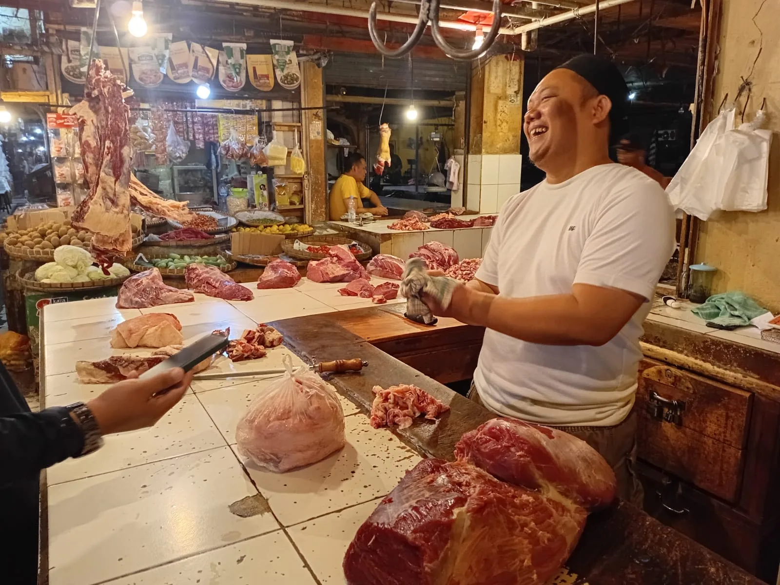 Harga daging sapi di Pasar Muka Ramayana Cianjur naik jelang Ramadhan, tembus Rp140 ribu per kg.