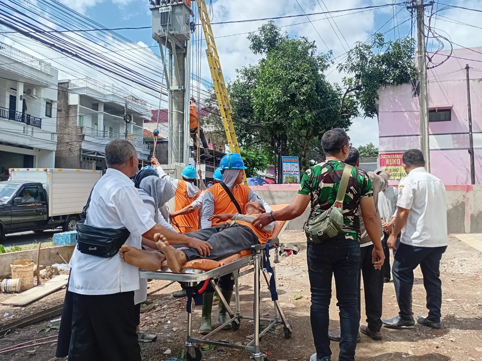 Dua Pekerja Tersengat Listrik saat Pemasangan Jaringan di Cianjur