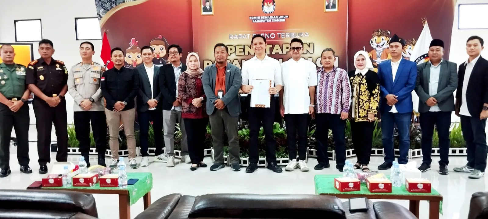 KPU Cianjur Resmi Tetapkan Wahyu-Ramzi jadi Bupati Wabup Terpilih