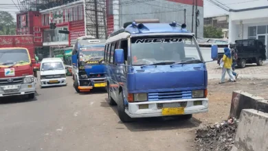 Marak Travel Gelap, Sopir Elf Cianjur Sepi Penumpang Tidur di Terminal Hingga Tiga Hari