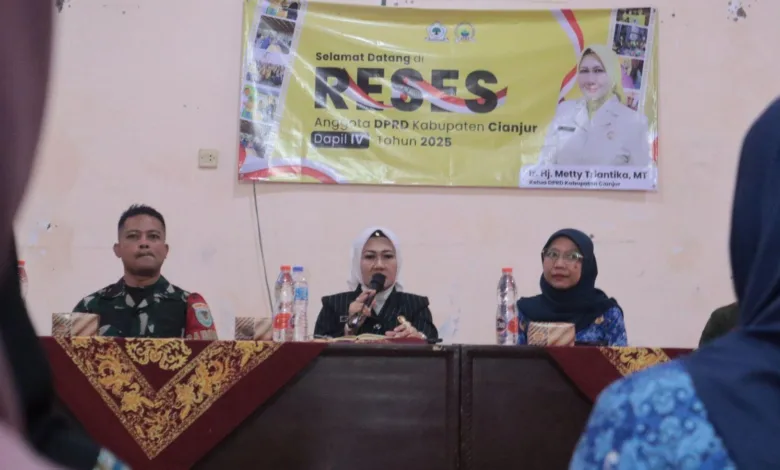 Ketua DPRD Cianjur, Metty Triantika Gelar Reses di Enam Desa Serap Aspirasi Warga