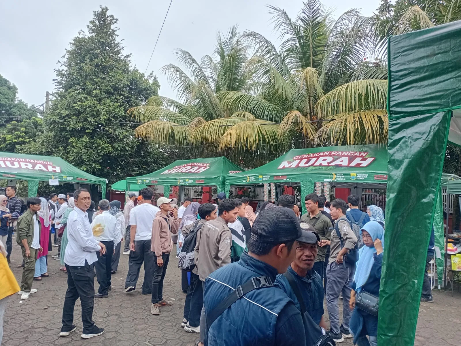 Agrishow Munggahan Bari Ngaduren hadir di Cianjur, menawarkan durian lokal premium, produk petani, dan pangan murah langsung dari tangan pertama.