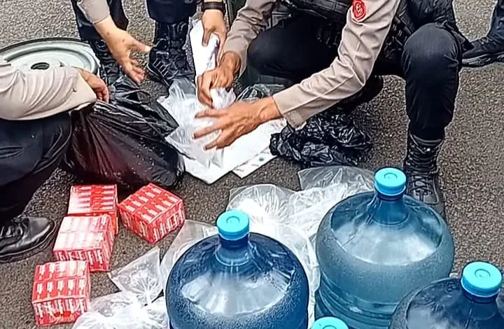 Polisi Gerebek Pabrik Miras Oplosan di Cianjur, Ratusan Liter Diamankan